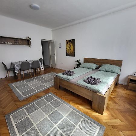 Downtown Studio Apartman Beci Exterior foto