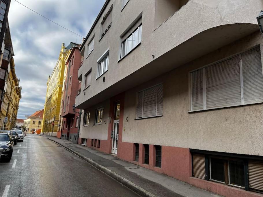 Downtown Studio Apartman Beci Exterior foto