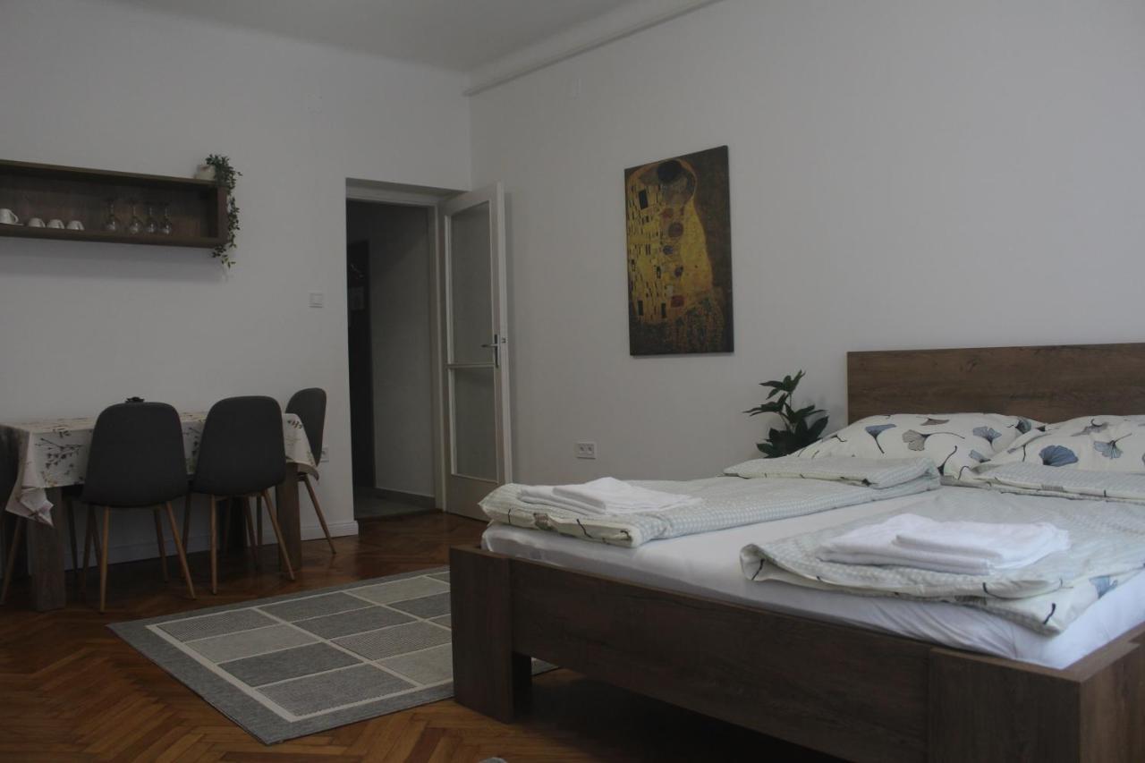Downtown Studio Apartman Beci Exterior foto